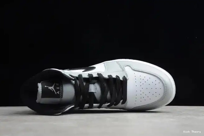 Kick Theory Grey AIR Smoke 554724-092 Light Mid Jordan 1 0517